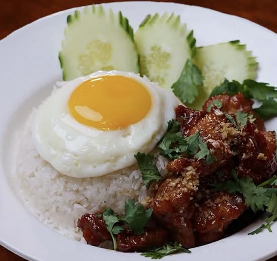 Garlic chicken (Kai Kra Tiem) | ไก่กระเทียม | 蒜香炸鸡饭